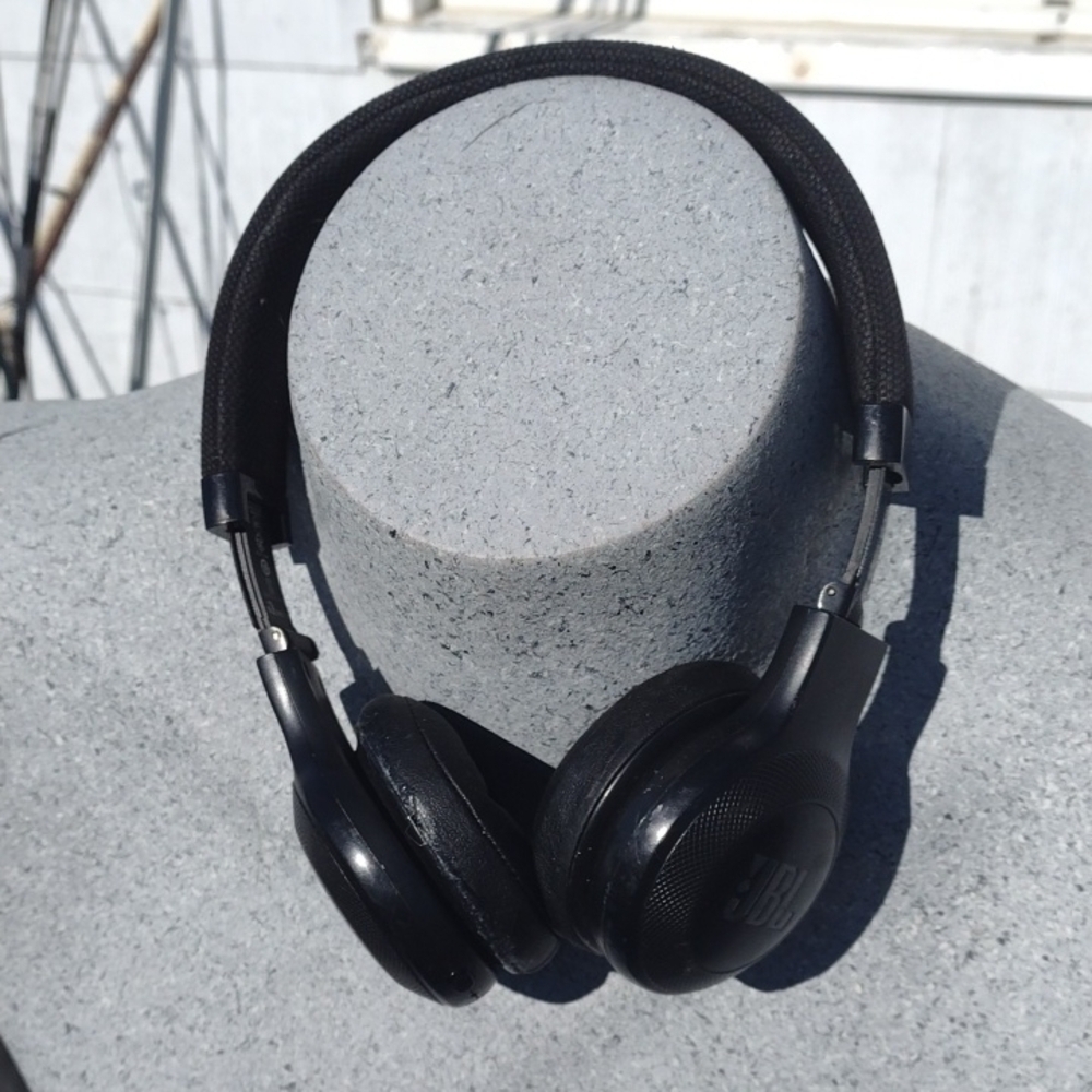 JBL Black Wireless Headphones